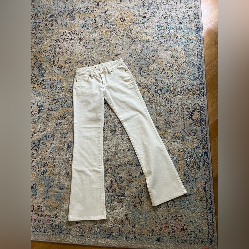 Low waisted flare white jeans, size 25 BCBG